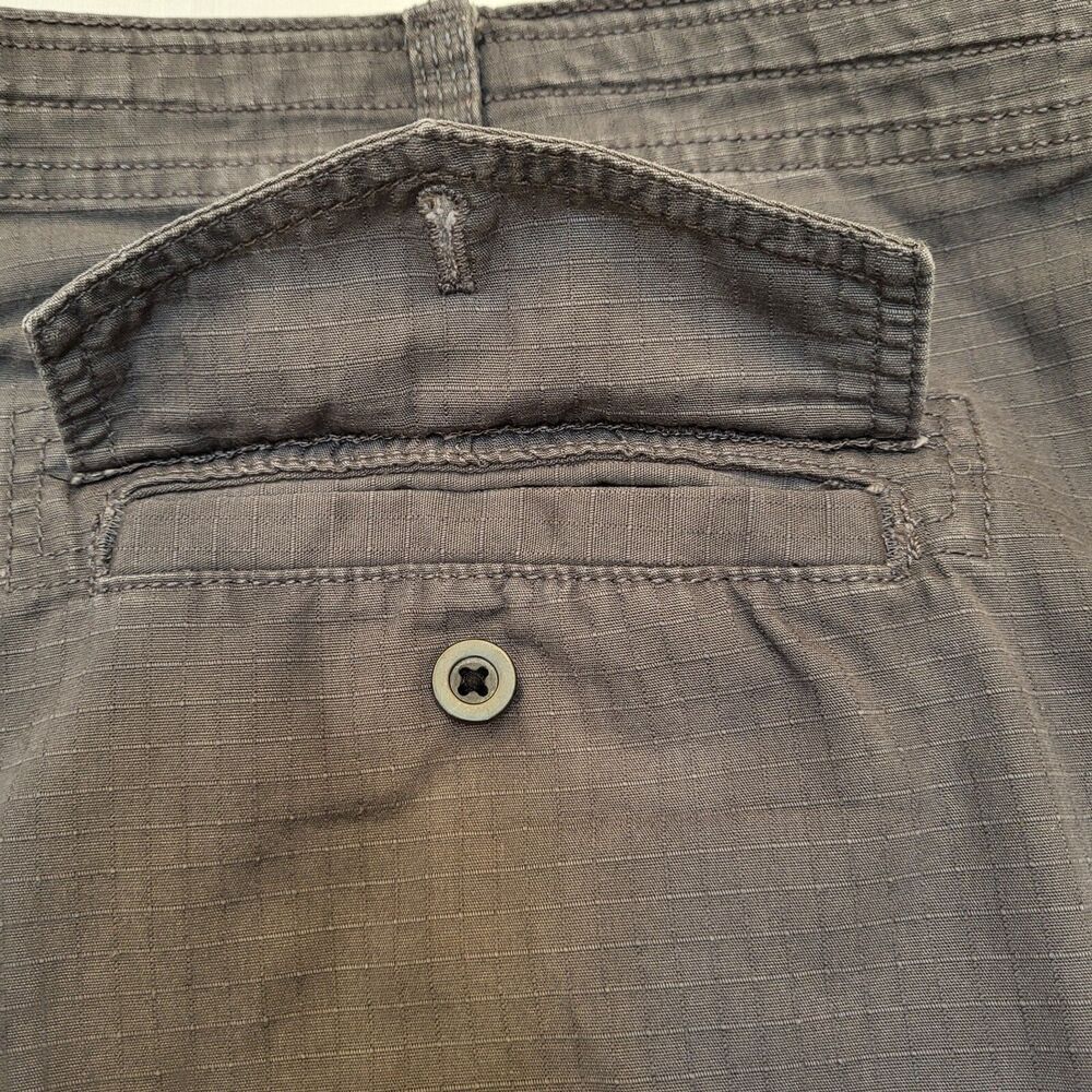 IZOD Saltwater Men's Size 42 Gray Cargo Shorts All Cotton Hiking Athleisure - Picture 10 of 15